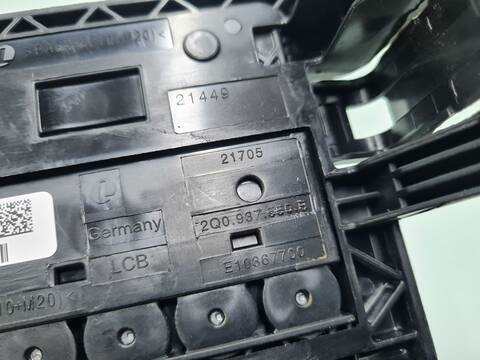 Foto 3ª: Caja Reles Fusibles Audi A1 30 TFSI BASICO 116CV 85KW [DKRF] (2020)