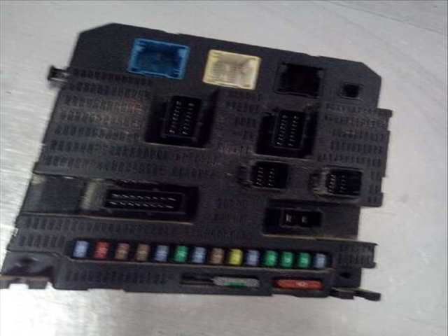 Foto 2ª: Caja Reles Fusibles Peugeot 207 1.4 HDI FAP 68CV 50KW (2006)