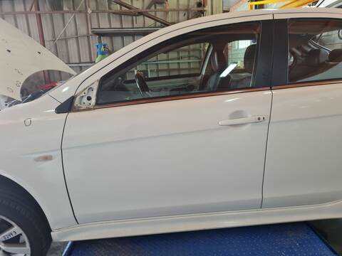 Puerta Delantera Izquierda Mitsubishi Lancer INVITE 140CV 103KW