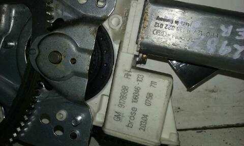Foto 3ª: Elevalunas Eléctrico Delantero Derecho Opel Vectra BERLINA 100CV 74KW [Y22DTR] (2004)