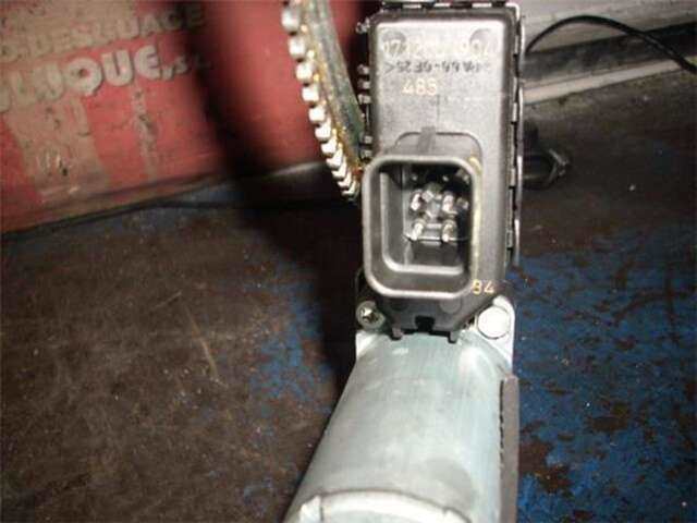 Foto 3ª: Elevalunas Eléctrico Delantero Derecho Opel Astra 1.7 CDTI [Z 17 DTH]