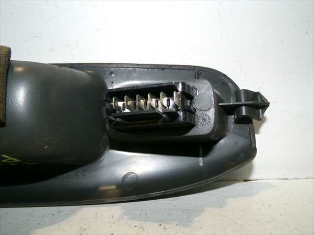 Foto 4ª: Botonera Elevalunas Renault Scenic 1.9 DTI RX4 1999-2003 [F9QA7] (2002)