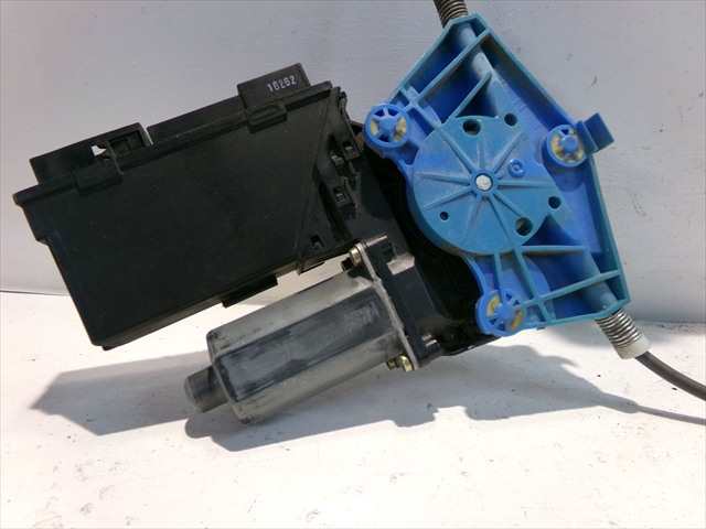 Foto 2ª: Elevalunas Eléctrico Trasero Izquierdo Audi A4 2.0 G 2000-2004 [ALT] (2002)