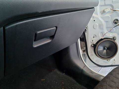 Guantera Toyota Yaris 1.5 HYBRID MXPH11) 92CV 68KW