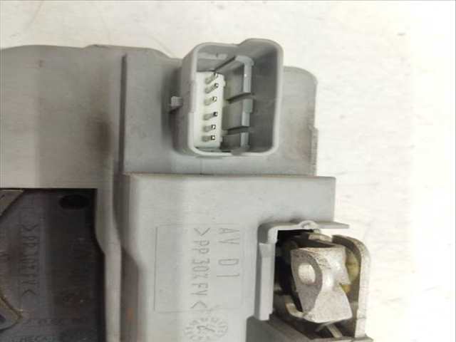 Foto 3ª: Cerradura Puerta Delantera Derecha Peugeot 206 1.4 HDI 68CV 50KW [8HR] (2012)