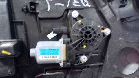 Foto 3ª: Elevalunas Manual Trasero Izquierdo Kia Sportage CONCEPT 2WD 116CV 85KW [D4FD] (2017)