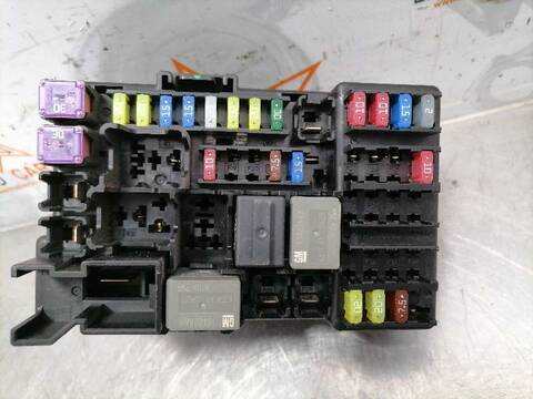 Foto 3ª: Caja Reles Fusibles Opel Corsa EXPRESSION 75CV 55KW [B14XER] (2017)