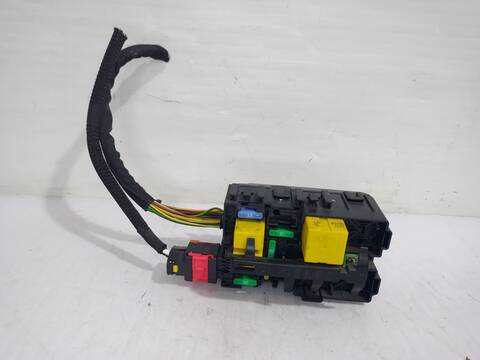 Foto 3ª: Caja Reles Fusibles Peugeot 308 ACTIVE 110CV 81KW [HNZ / HNP] (2020)