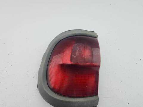 Foto 2ª: Piloto Trasero Izquierdo Nissan Terrano AVENUE 125CV 92KW [TD27TI] (2003)