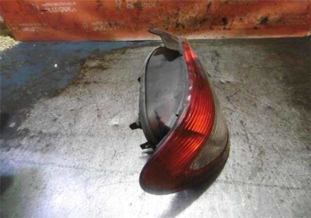 Foto 2ª: Piloto Trasero Izquierdo Peugeot 406 2.0 16V [RFR (DEW10J4)]