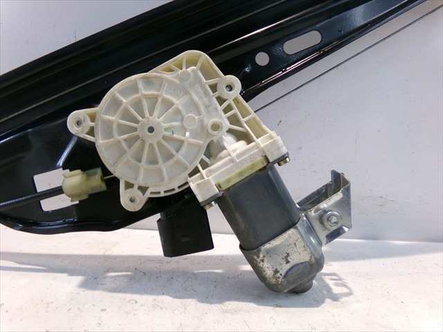 Foto 3ª: Elevalunas Eléctrico Trasero Izquierdo Bmw Serie 5 525 2.5 D E60 2004-2010 [256D2] (2005)