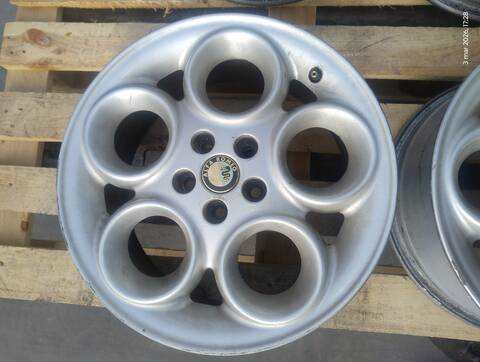 Foto 3ª: Juego LLantas Alfa Romeo 156 AR67601 (2000)