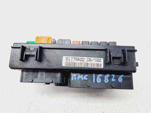 Foto 2ª: Caja Reles Fusibles Fiat Grande Punto 1.3 16V JTD CAT 90CV 66KW [199A3000] (2007)