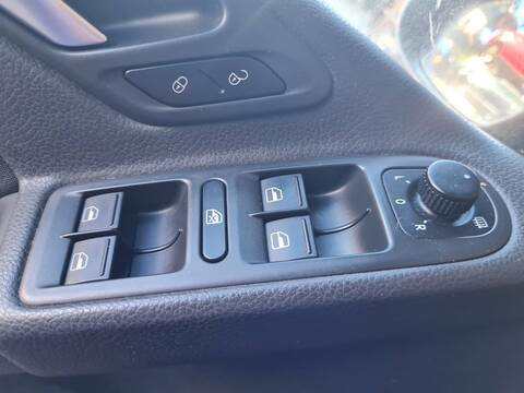Foto 3ª: Botonera Elevalunas Volkswagen Golf RABBIT BLUEMOTION 105CV 77KW [CAY] (2012)