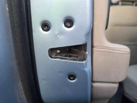 Cerradura Puerta Trasera Izquierda Land Rover Discovery 306DT AUT.