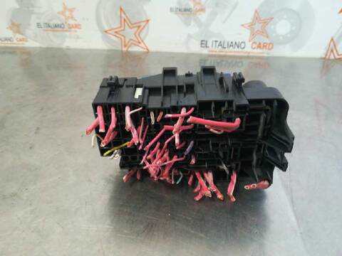 Foto 3ª: Caja Reles Fusibles Renault Scenic LIMITED 110CV 81KW [K9K836] (2012)