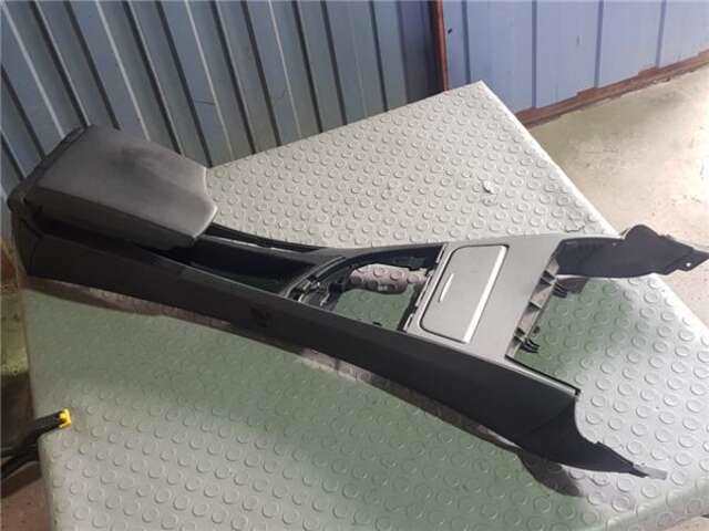 Foto 2ª: Consola Central Bmw Serie 1 114 2.0 118D [2.0 LTR. - 90 KW 16V DIESEL CAT] [M47N 204 D4]