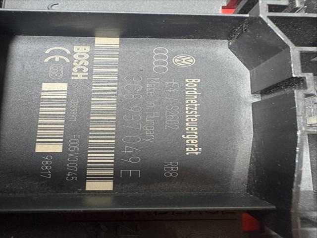 Foto 3ª: Caja Reles Fusibles Volkswagen Tiguan VERSION INDEFINIDA