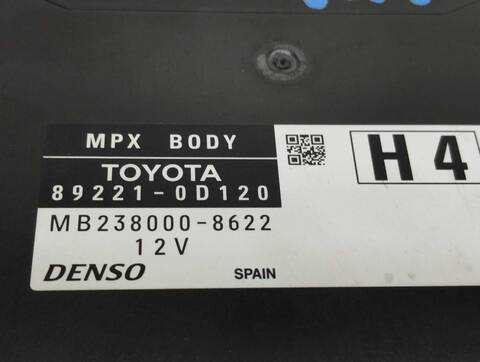 Foto 2ª: Caja Reles Fusibles Toyota Yaris ACTIVE HYBRID 75CV 55KW [1NZFXE] (2013)