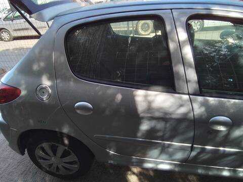 Foto 4ª: Puerta Trasera Derecha Peugeot 206 1.4 HDI 68CV 50KW [8HR] (2012)