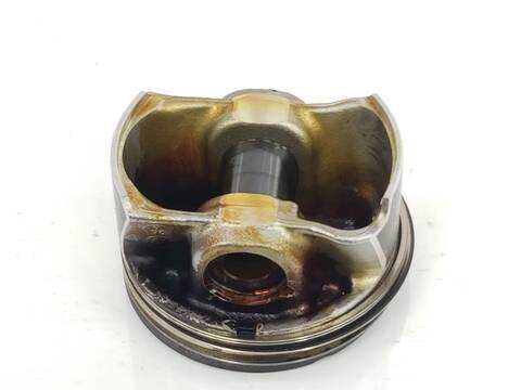 Foto 3ª: Pistones Volkswagen Golf GTI PERFORMANCE BLUEMOTION [CHHA] (2014)