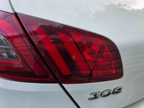 Piloto Portón Izquierdo Peugeot 308 YHZ