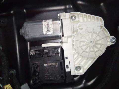 Foto 2ª: Elevalunas Eléctrico Delantero Izquierdo Volkswagen Passat SPORTLINE BERLINA 140CV 103KW [BKP] (2009)