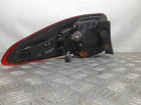 Foto 2ª: Piloto Trasero Derecho Kia Carens 1.7 CRDI 116CV 85KW [D4FD] (2016)