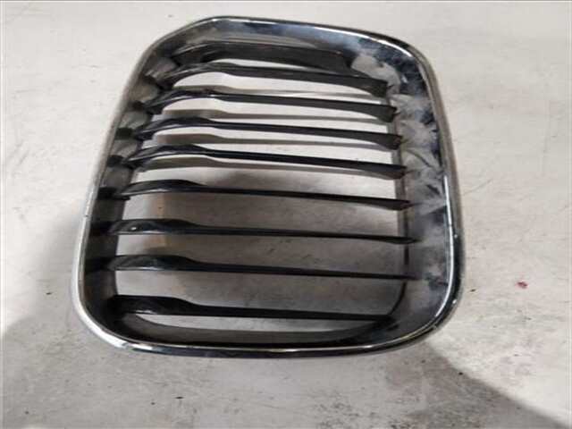 Foto 2ª: Rejilla Delantera Bmw Serie 1 114 1.5 116 D [1.5 LTR. - 85 KW 12V TURBODIESEL] [B37D15A]