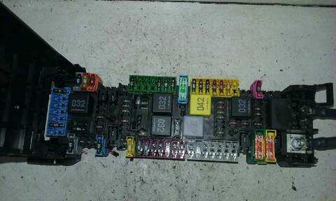 Foto 3ª: Caja Reles Fusibles Mercedes Vito 2.1 CDI CAT 163CV 120KW (2015)