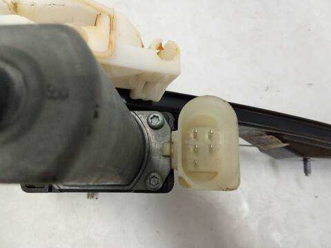 Foto 3ª: Elevalunas Manual Trasero Derecho Bmw Serie 3 318 2.0 D 150CV 110KW F30 F80) [B47 D20 A] (2016)