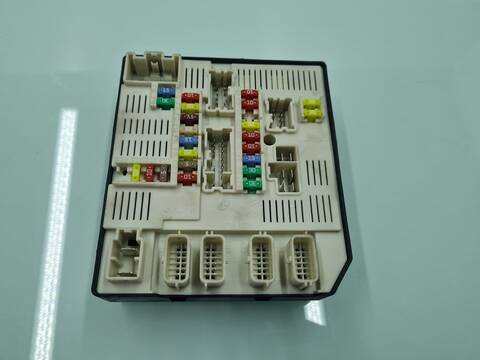 Caja Reles Fusibles Renault Megane LIMITED BERLINA 95CV 70KW III BERLINA 5 P
