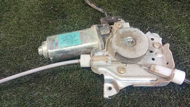 Foto 3ª: Elevalunas Eléctrico Trasero Derecho Nissan Navara 2.5 D D22 104CV [TD25TI] (2001)