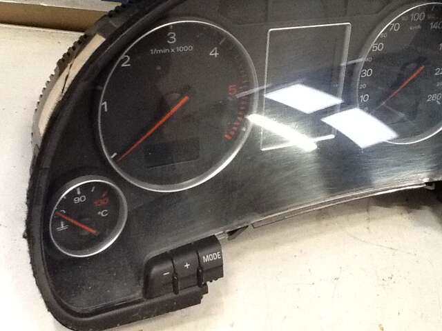 Foto 3ª: Cuadro de Instrumentos Audi A4 2.5 TDI AVANT BERLINA 0CV (2002)