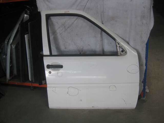 Foto 2ª: Puerta Delantera Derecha Nissan Terrano 2.7 TD 4WD 101CV (2000)