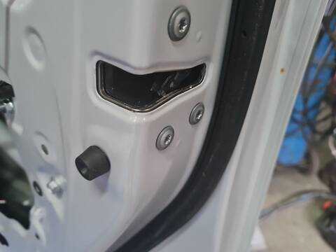 Cerradura Puerta Delantera Derecha Toyota Yaris MXPJ1) 1.5 HYBRID 92CV