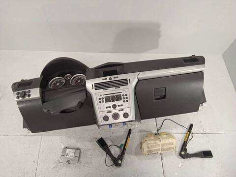 Salpicadero Opel Astra 1.9 16V CDTI CAT Z 19 DTH - LRD) 150CV 110KW