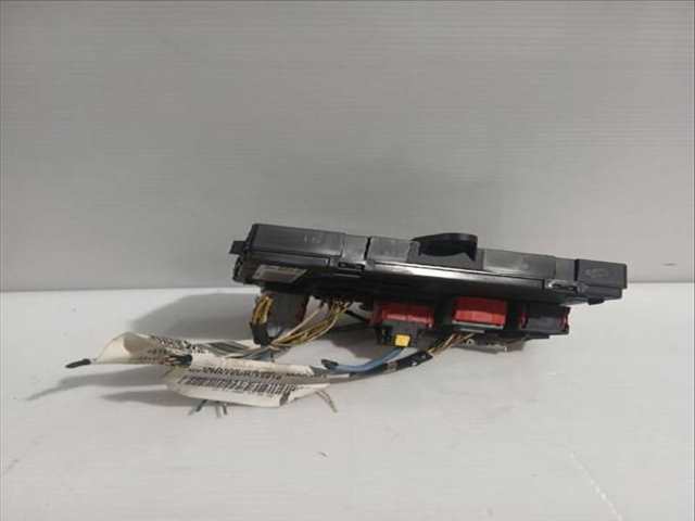 Foto 3ª: Caja Reles Fusibles Peugeot 407 2.0 HDI 135 6DRHRH 6DRHRE 6DRHRG 6DRHRJ) 136CV [RHR (DW10BTED4)] (2004)