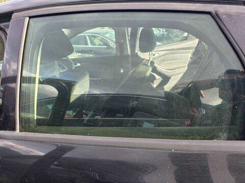 Luna Trasera Izquierda Ford Focus IQDB BERLINA