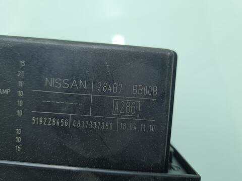 Foto 3ª: Caja Reles Fusibles Nissan Qashqai ACENTA 4X4 141CV 104KW [MR20DE] (2010)