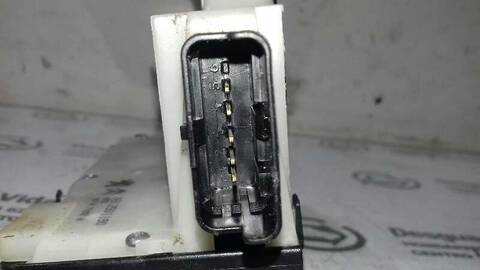 Foto 3ª: Cerradura Puerta Trasera Derecha Peugeot 208 1.2 12V E-VTI 82CV 60KW [HM01] (2016)