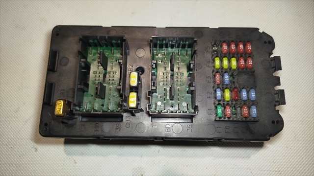 Foto 2ª: Caja Reles Fusibles Jeep Grand Cherokee 3.0 D CRD WK [642980 MB] (2005)