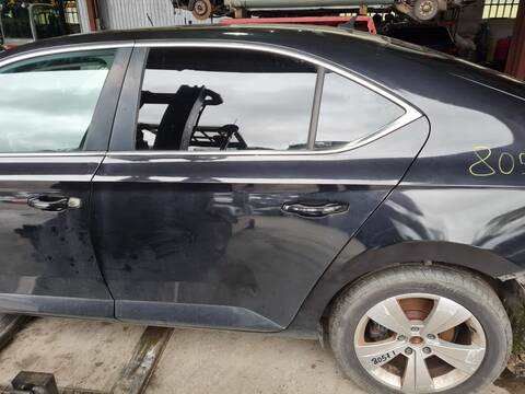 Puerta Trasera Izquierda Skoda Superb AMBITION 150CV 110KW