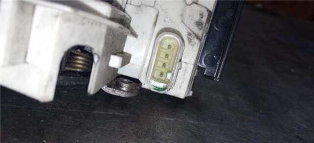 Foto 3ª: Cerradura Puerta Delantera Derecha Mercedes Sprinter 210 CDI [OM 651.955]