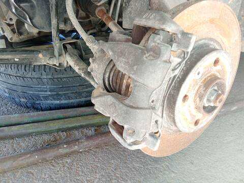 Foto 2ª: Pinza Freno Delantera Izquierdo Dacia Sandero TCE 90 B8M1 B8MA) 90CV 66KW [H4B 400,H4B 412,H4B 411,H4B 410,H4B 408] (2015)