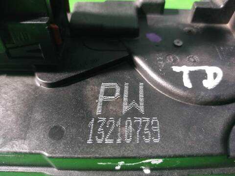 Foto 3ª: Cerradura Puerta Trasera Derecha Opel Zafira COSMO 120CV [Z19DT] (2005)