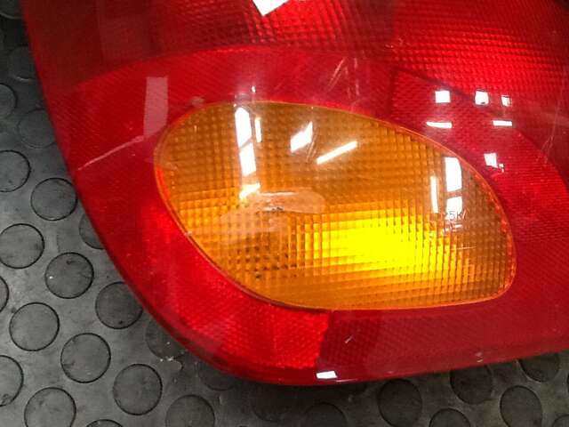 Foto 2ª: Piloto Trasero Izquierdo Ford Fiesta 1.2 FURGON (1996)