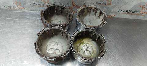 Foto 3ª: Tapacubos Mitsubishi Montero 2800 TD GLS 5-PTAS.) 125CV 92KW [4M40T] (1998)