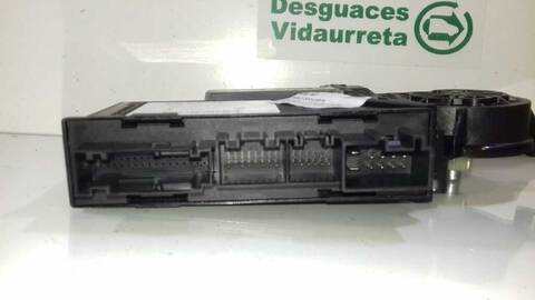 Foto 2ª: Elevalunas Eléctrico Trasero Izquierdo Volkswagen Touareg TDI V6 225CV 165KW [BKS] (2006)