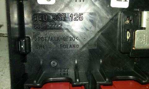 Foto 2ª: Caja Reles Fusibles Volkswagen Sharan ADVANCE BLUEMOTION 170CV 125KW [CFGB] (2011)